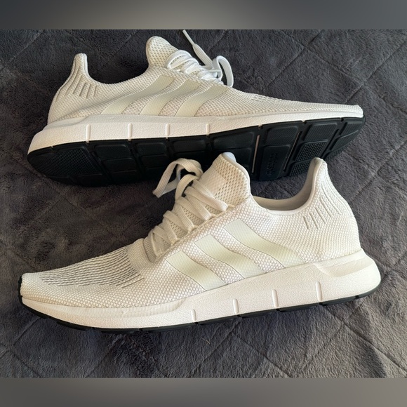 ADIDAS SWIFT RUN, WHITE, MEN. SIZE 13. PRE-OWNED KEPT IN VERY GOOD CONDITION. - Picture 2 of 3